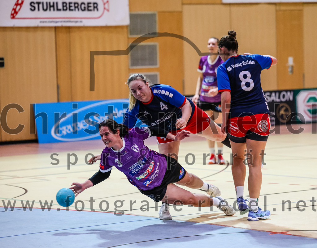 2023-12-09_094_SpVgg_Altenerding_gegen_HSG_Freising-Neufahrn | Erding, Deutschland, 09.12.2023:
Handball, Bezirksoberliga Frauen Altbayern 2023 / 2024, 9. Spieltag, SpVgg Altenerding gegen HSG Freising-Neufahrn, Endergebnis: 29:28

Theresa Obermeier (HSG Freising-Neufahrn, #4), Kati Gottschalk (SpVgg Altenerding, #3), Franziska Edler (HSG Freising-Neufahrn, #9)

Foto: Christian Riedel / fotografie-riedel.net