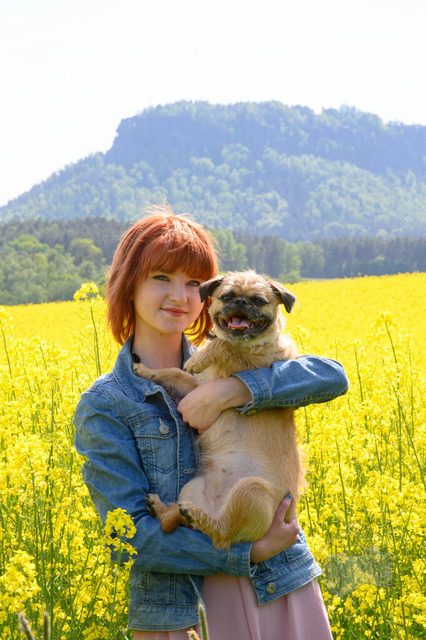 Portraits von Mensch mit seinem besten Freund Frau | Shop für Prints Landschaftsfotografie Sächsische Schweiz Naturfotografie in Thüringen Fotos vom Findlingspark Nochten Kloster Sankt Marienstern Bilder Festung Königstein PanoramaRhododendronpark Kromlau FotogalerSchleswig-Holstein Küstenlandschaften