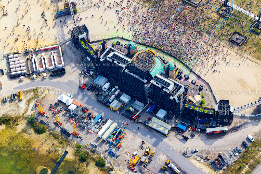 Luftbild Weeze-5282 | Luftaufnahme Gelände des " PAROOKAVILLE - Electronic Music Festival " 2025 in Weeze - Realisiert mit Pictrs.com