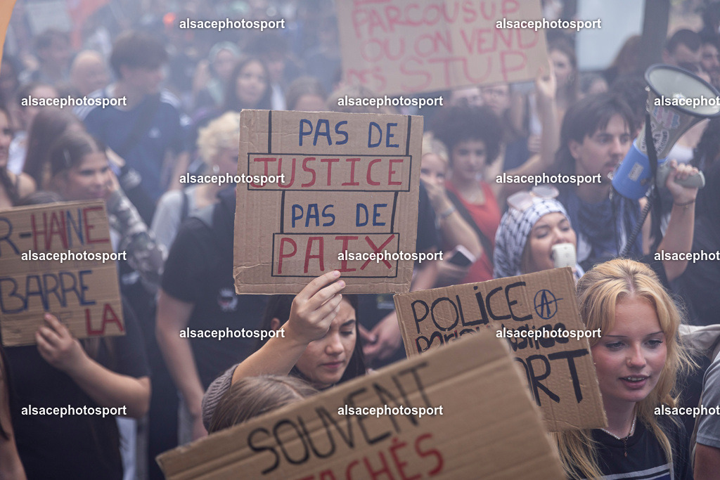 _B7A7246 | Manifestation des agents de la fonction publique a Strasbourg, le 29 septembre 2026, dans le cadre d'une journee nationale de greve et de mobilisation. Le cortege est parti de la place Kleber et a defile dans les rues du centre-ville avant de rejoindre la place de la Republique. - Realisiert mit Pictrs.com