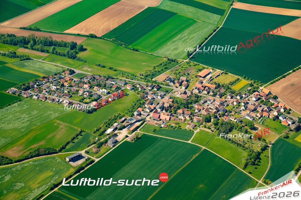 Das Luftbild zeigt : Püssensheim Prosselsheim - Die Luftaufnahme wurde 2024 vom UL-Flugzeug aus erstellt ( keine Drohne ) - Hochauflösende Luftaufnahme - Für grossformatige Ausdrucke geeignet. Die Geschenkidee !Mit Lizenz und Bildrechte bestellbar