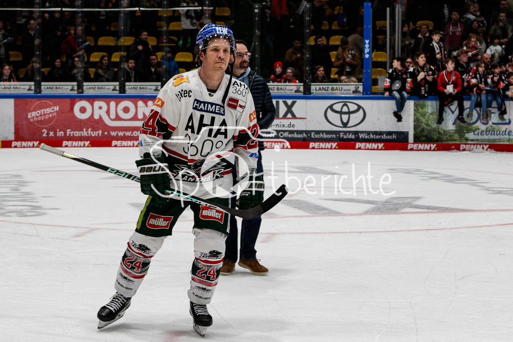 Löwen Frankfurt - Augsburger Panther | Thomas Jordan TREVELYAN (AEV #24) ist enttaeuscht