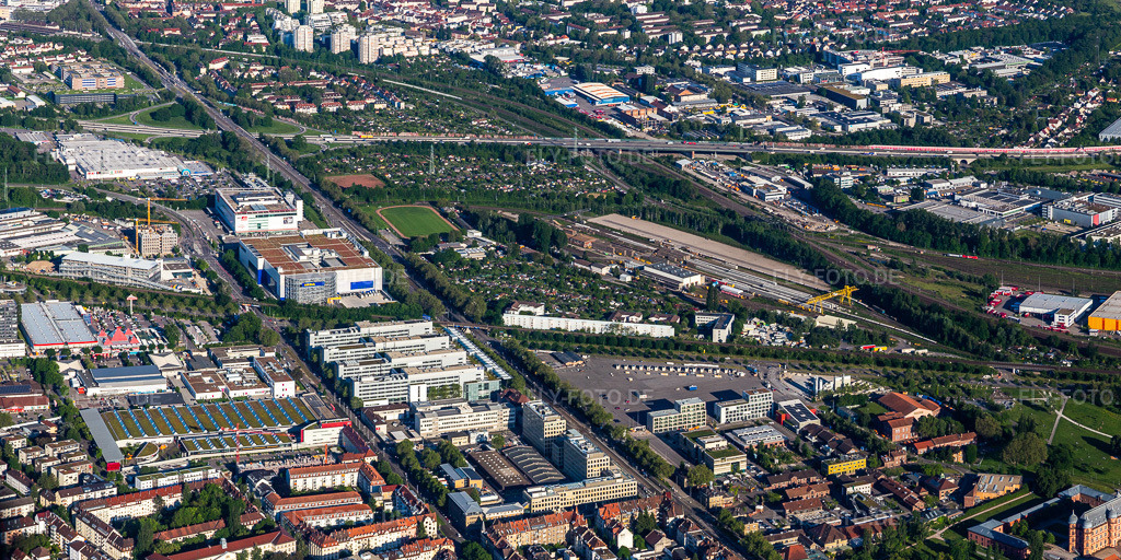 Luftbild: Oststadt mit Gerwigstr und Durlacher Alle im Ortsteil Oststadt in Karlsruhe im Bundesland Baden-Württemberg in Deutschland. Foto: IMG_126816-Pano.jpg vom 28.05.2021 durch Werner Riehm/FLY-FOTO.deAuflösung des Originals: 7554 x 3778 px