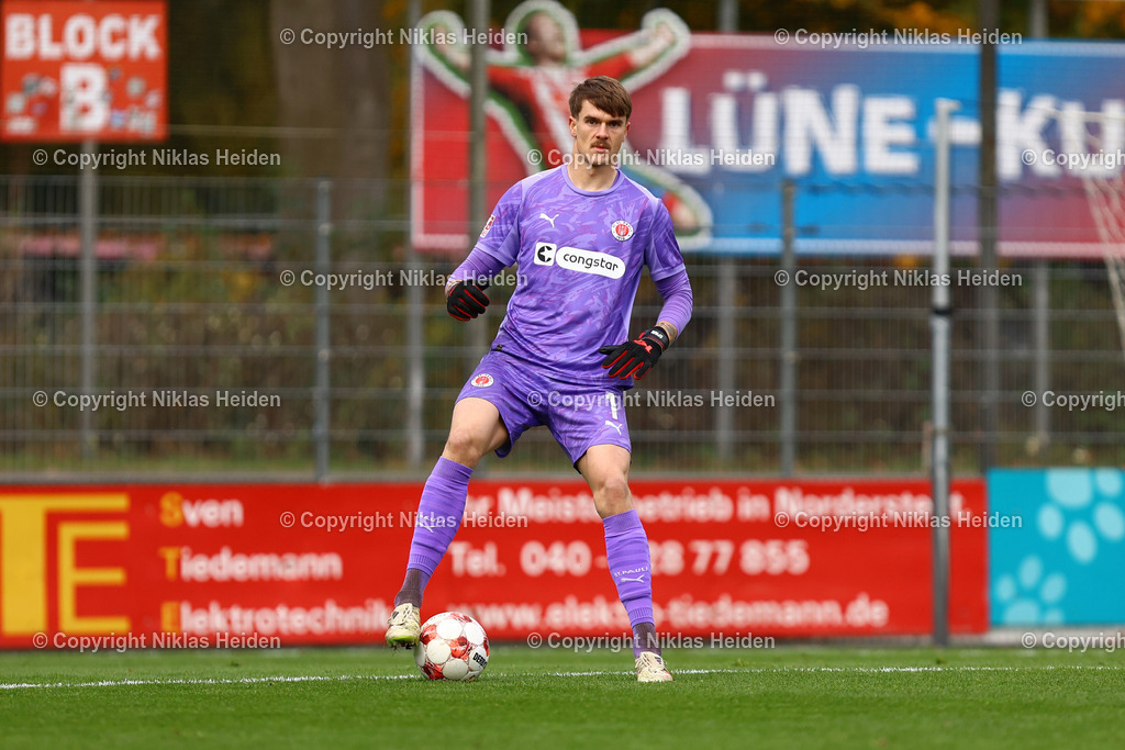 NH_FCStPauliU23_SVMeppen_RegionalligaNord_02112025 | #1 Simon Spari (FC St. Pauli U23)Fußball I Herren I Regionalliga Nord I Saison 2025-2026 I 17. Spieltag I FC St. Pauli U23 - SV Meppen I 02.11.2025 I Edmund-Plambeck-Stadion