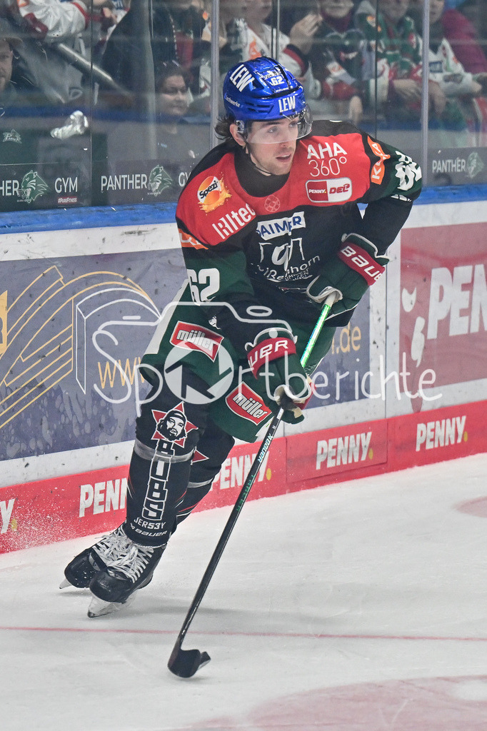 Augsburger Panther - Nürnberg Ice Tigers | am Puck Thomas SCHEMITCH (Augsburger Panther #62) / Freisteller / Einzelfoto / DEL: Augsburger Panther - Nuernberg Ice Tigers, Curt Frenzel Stadion am 03.01.2025