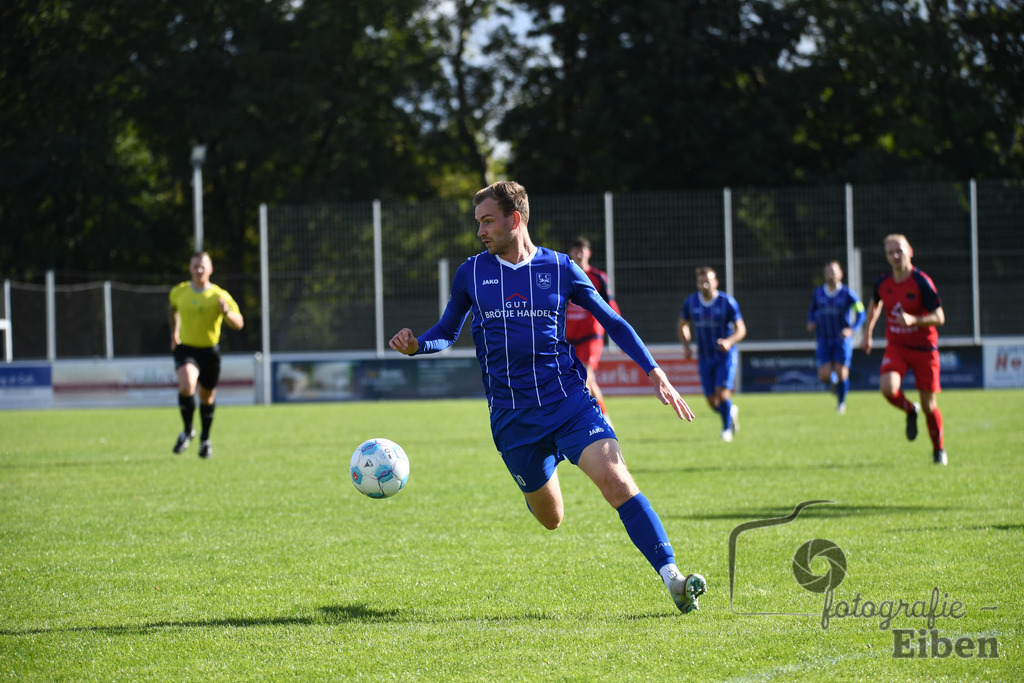 FC Rastede-GVO Oldenburg | Herren Bezirksliga 2; FC Rastede (blau)-GVO Oldenburg (rot) am 29.09.2024; in Rastede (Sportanlage Köttersweg), Photo: Philip Eiben 2024 - Realisiert mit Pictrs.com