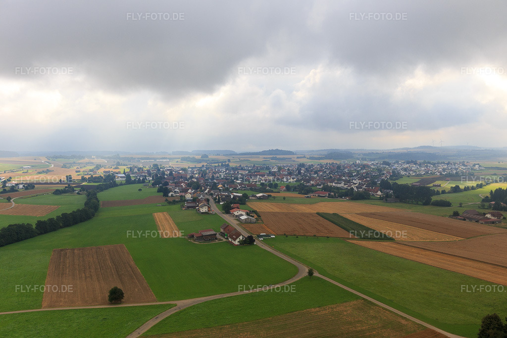 Luftbild: Heiligenbronner Straße im Ortsteil Seedorf in Dunningen im Bundesland Baden-Württemberg in Deutschland. Foto: IMG_128664.jpg vom 27.08.2021 durch Werner Riehm/FLY-FOTO.de