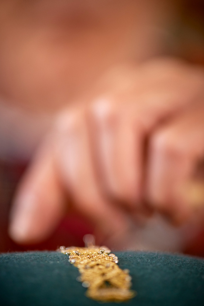 Erzeugung von Schmuckbaender aus Goldfaeden | Andelsbuch, Austria - May 27, 2016: Steurer Katharina; Erzeugung von Schmuckbaender aus Goldfaeden-Keadara. - Realisiert mit Pictrs.com