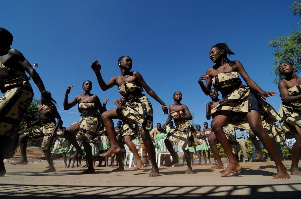 Tanzende Afrikanerinnen | BILDER AN DIE WAND                                                verschönern sie ihr Büro, ihre Praxis oder ihre viel Wände zu Haus  - Realisiert mit Pictrs.com