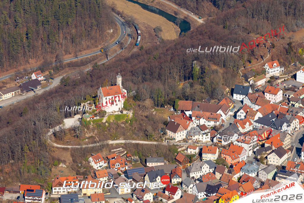 Das Luftbild der Stadt Gößweinstein wurde 2019 vom Flugzeug heraus erstellt (keine Drohne) Aufnahmehöhe ca.400 Meter- hohe Auflösung- beste Druck-Qualität garantiert!
