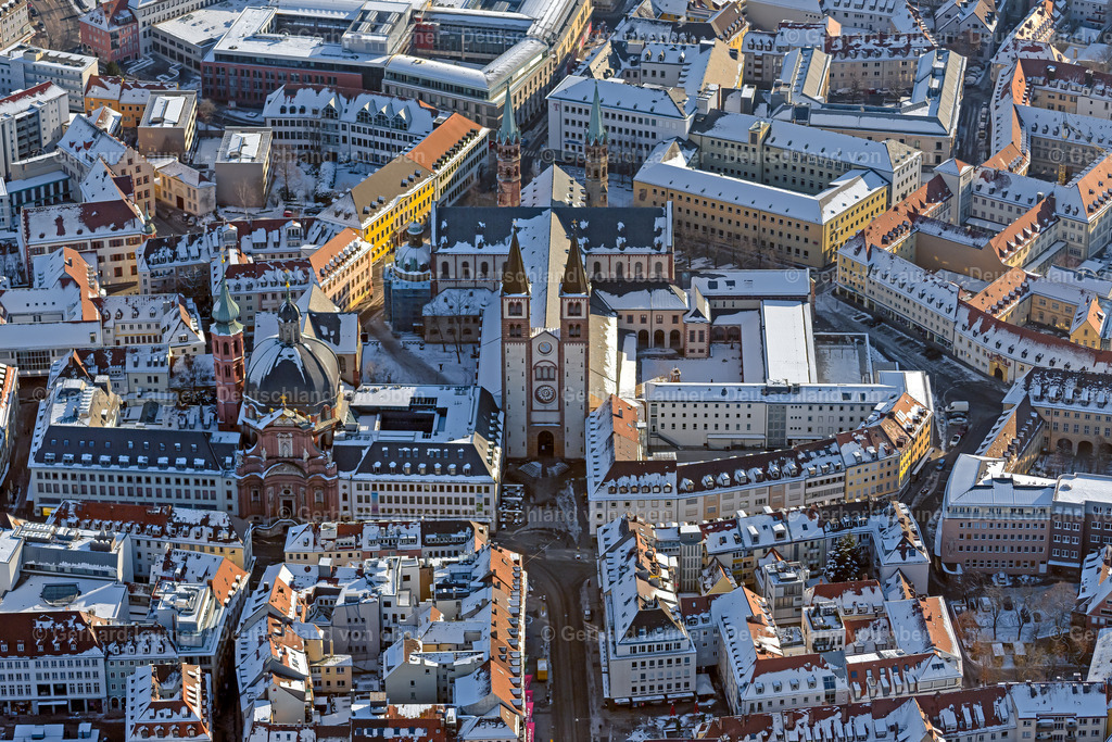 4043209 | St.-Kilians-Dom zu Würzburg oder Dom St. Kilian ist eine römisch-katholische Kirche in Würzburg, die seit 1967 dem Heiligen Kilian geweiht ist. Der Dom ist die Bischofskirche des Bistums Würzburg, Winteraufnahme