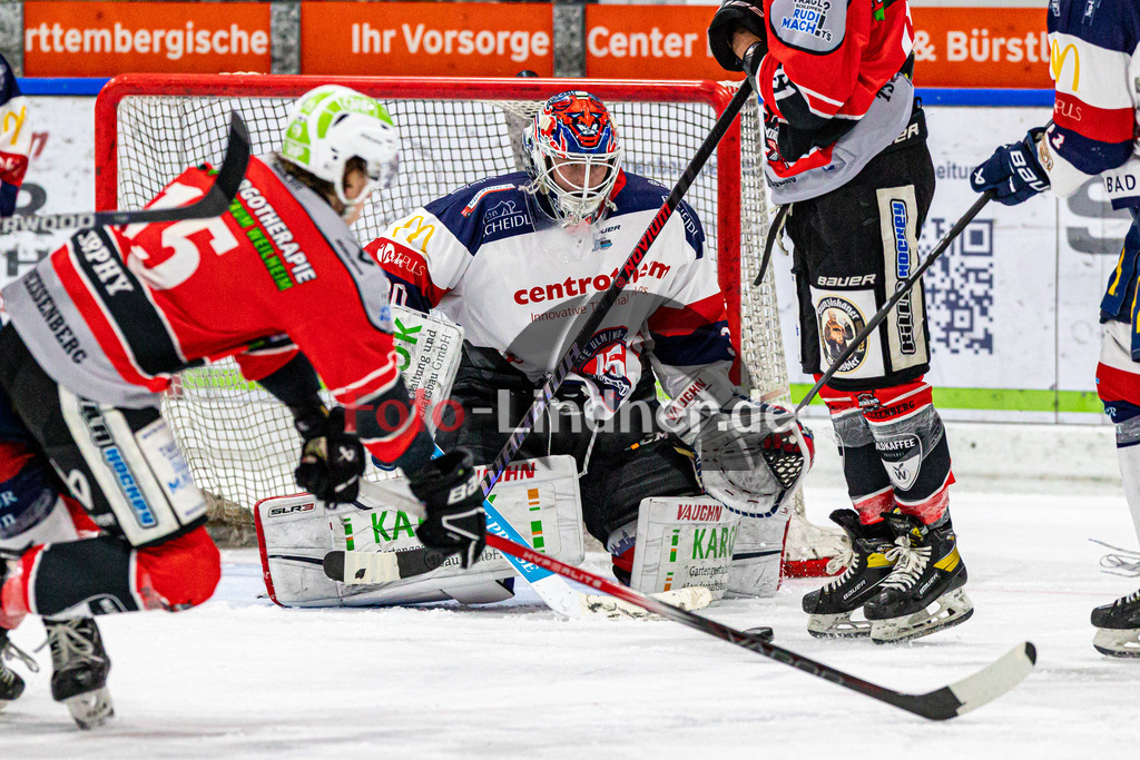 TSV Peißenberg Miners vs VfE Ulm/Neu-Ulm DEVILS | Eishockey Bayernliga 2023/2024, TSV Peißenberg Miners vs VfE Ulm/Neu-Ulm DEVILS, 20240128,
Torchance Ryan MURPHY (Miners 15),
2024-01-28 in Peißenberg (Eisstadion)
15 Ryan MURPHY (Miners 15), 30 Maximilian GUßBACHER (DEVILS Goalie 30)
Copyright: WolfgangxLindner foto-lindner.de