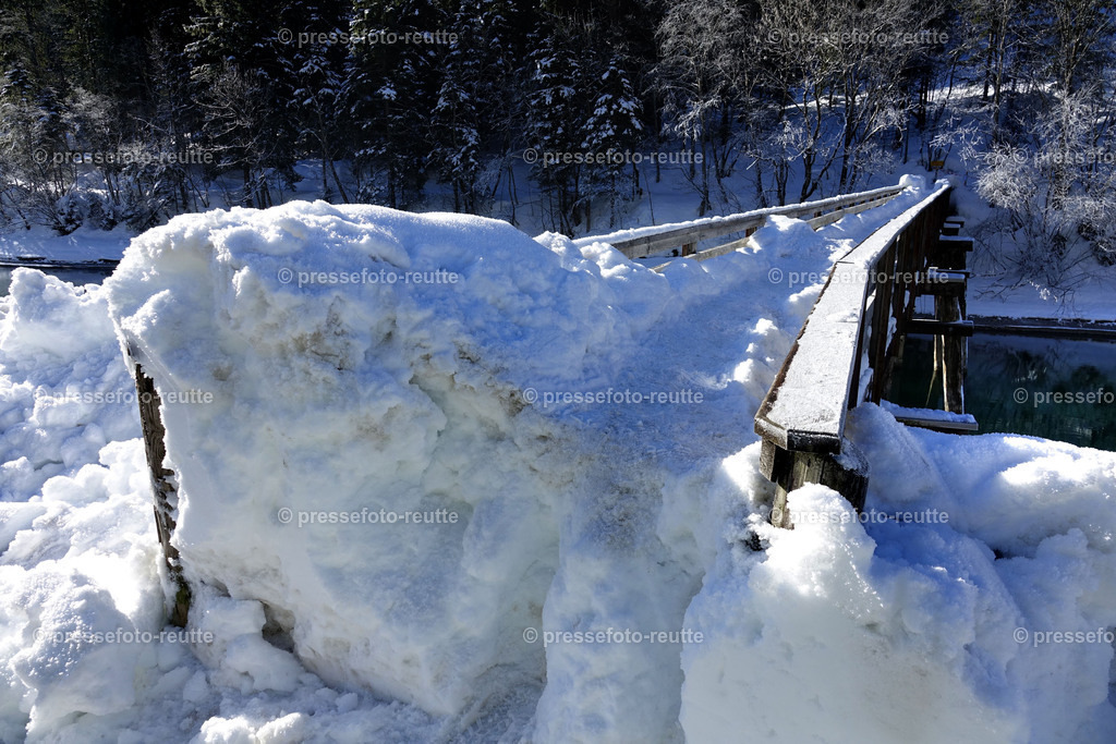 welltvi-Plansee-Winter--DSC02605 | Info aus dem Bezirk Reutte/Ausserfern Tirol sowie eine umfangreiche Bilddatenbank über die gesamte Region: Lechtal, Talkessel Reutte, Tannheimertal, Zwischentoren. Lech, Plansee, Zugspitze, Grenztunnel, B179, Fernpassstraße, Verkehr, Lawinen, Tradition, - Realisiert mit Pictrs.com