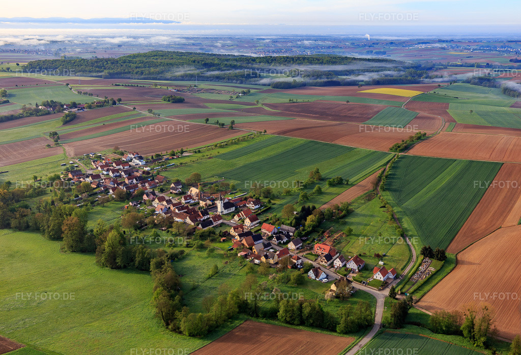 Luftbild: Ortsteil Bremmelbach aus Norden in Cleebourg im Bundesland Bas-Rhin in Frankreich.Foto: IMG_113799.jpg vom 29.04.2019 durch Werner Riehm/FLY-FOTO.deAuflösung des Originals: 5341 x 3648 px