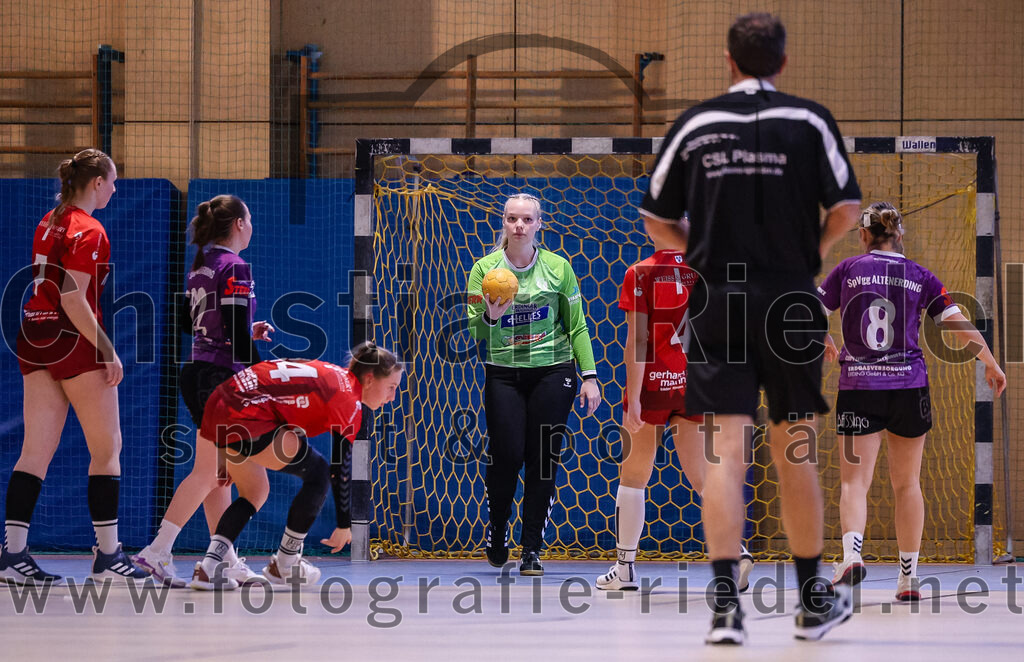 2025-02-22_088_SpVgg_Altenerding_gegen_TG_Landshut | Erding, Deutschland, 22.02.2025:Handball, Bezirksoberliga Frauen Altbayern 2024 / 2024, 15. Spieltag, SpVgg Altenerding gegen TG Landshut, Endergebnis: 25:22Nora Nieth (TG Landshut, #7), Johanna Taubmann (SpVgg Altenerding, #22), Torfrau Hanna Obermair (SpVgg Altenerding, #1), Lavinia Dreiling (TG Landshut, #4), Lena Prem (SpVgg Altenerding, #8)Foto: Christian Riedel / fotografie-riedel.net