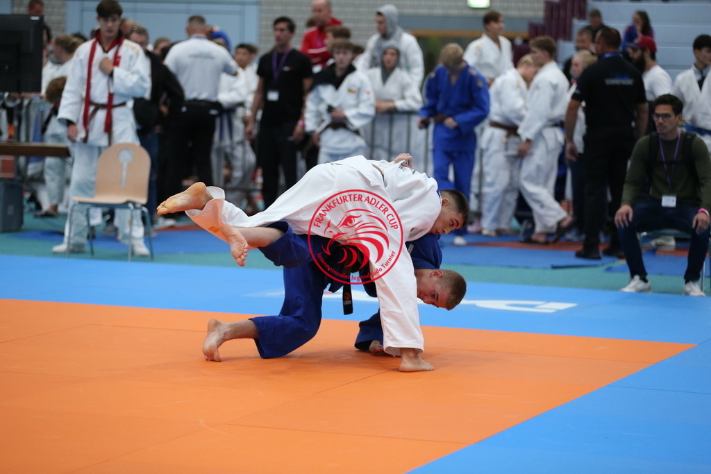 AT3Y0790 | Fotos vom Adler Cup - Pictures from Adler Cup

Hier findet Ihr alle Eindrücke und großen Momente der Adler Cup Wochenenden. Here you will find all impressions and great moments of the Adler Cup weekends. - Realisiert mit Pictrs.com