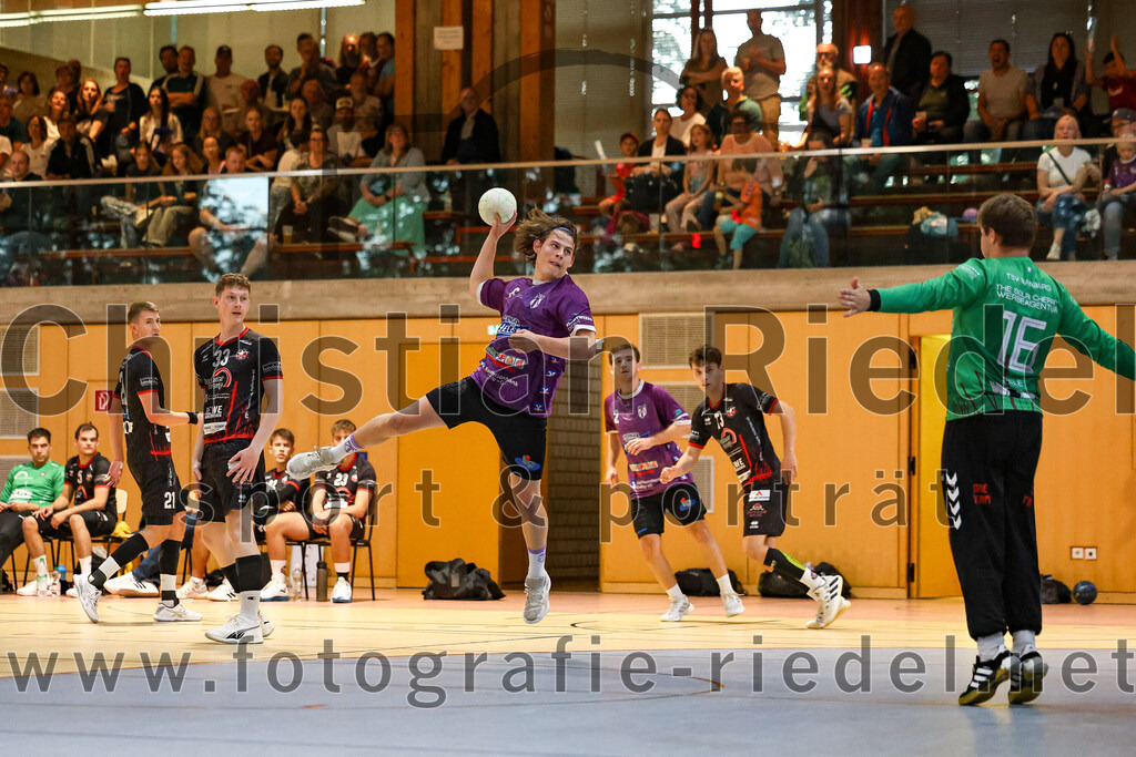 2024-09-21_071_SpVgg_Altenerding_gegen_TSV_1861_Mainburg | Erding, Deutschland, 21.09.2024:Handball, Bezirksoberliga Männer 2024 / 2025, 1. Spieltag, SpVgg Altenerding gegen TSV 1861 Mainburg, Endergebnis: 36:20Michael Fischbäck (TSV 1861 Mainburg, #21), Maximilian Seitz (TSV 1861 Mainburg, #33), Jabob Köhler (SpVgg Altenerding, #6), Joseph Wyhnalek (SpVgg Altenerding, #2), Torwart Michael Piele (TSV 1861 Mainburg, #16)Foto: Christian Riedel / fotografie-riedel.net