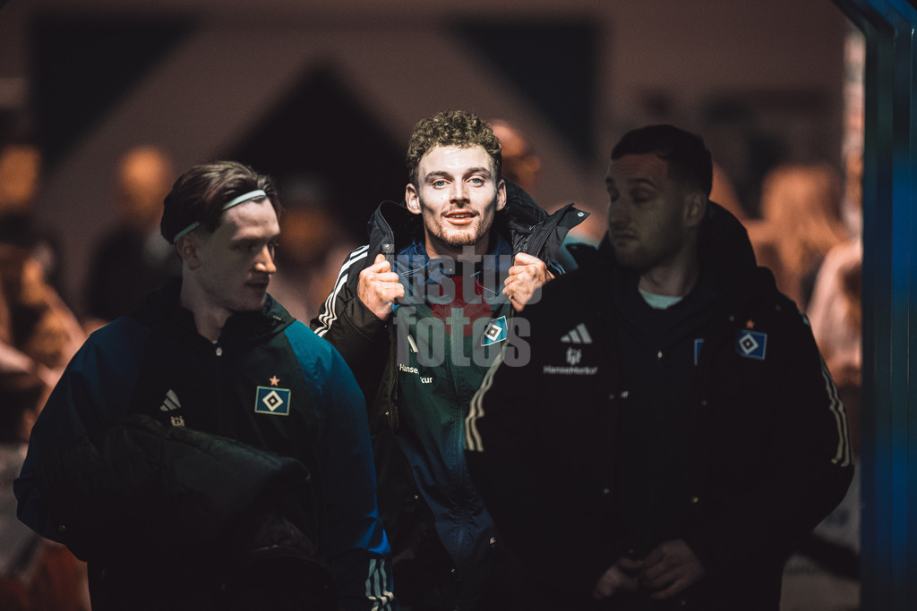 Fußball | Männer | Saison 2023/2024 | 2. Fußball-Bundesliga | 23. Spieltag | Hamburger SV vs. SV 07 Elversberg | 25.02.2024 | Moritz Heyer (#3, HSV) vor dem Spiel