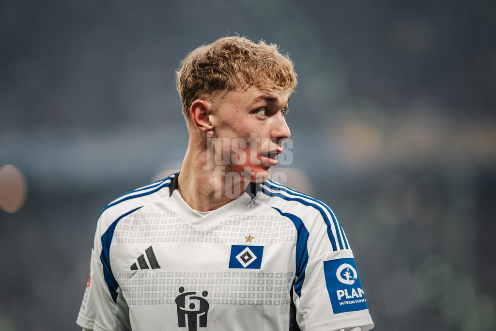 Fußball | Männer | Saison 2024/2025 | 2. Fußball-Bundesliga | 29. Spieltag | Hamburger SV vs. Eintracht Braunschweig | 11.04.2025 | Adam Karabec (#17, HSV)