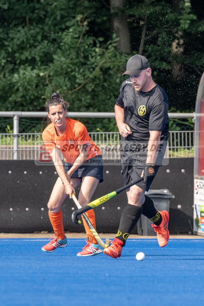 SFE_20240817_0034 | Krefeld, Deutschland, 17.08.2024:  European Cup for Recreational Hockey Players im KTHC Stadion Rot-Weiss Köln Tennis and Hockey Club am 17.08.2024 in Krefeld, Deutschland. (Foto von Stephan Fehrmann)Krefeld, Germany, 17.08.2024: European Cup for Recreational Hockey Players in KTHC Stadion Rot-Weiss Köln Tennis and Hockey Club at 17.08.2024 in Krefeld, Deutschland. (Foto from Stephan Fehrmann)
