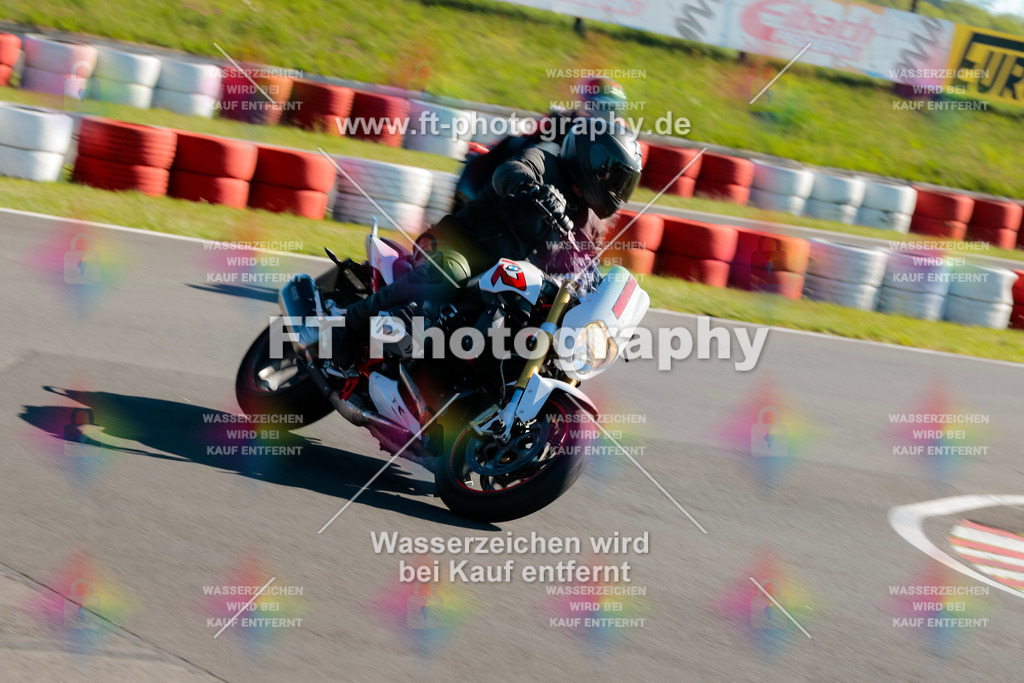 Moto-TeamOBK-21243 | Hier findet Ihr Bilder von Touristenfahrten auf der Nürburgring Nordschleife oder von anderen Veranstaltungen die ich besucht habe. Viel Spass beim Durch Schauen 