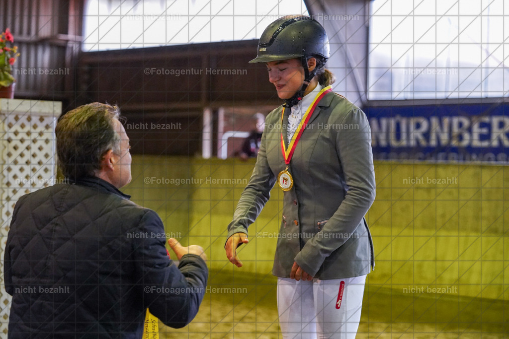 20221002-FAH09619 | Obberbayerische Meisterschaften Vielseitigkeit 2022, Schwäbische Meisterschaften Vielseitigkeit 2022, Mertingen, Schwaben, Bayern, Geländeturnier, Buschreiter, Turnierfotografen Bayern, Fotoagentur Herrmann,  Bayerische Meisterschaften VS Jun. / JR / Pony:, Turnierbilder, Pferdebilder, Turnierfotos, Pferdesortfotografie, Reitsportfotograf, Pferdeshooting