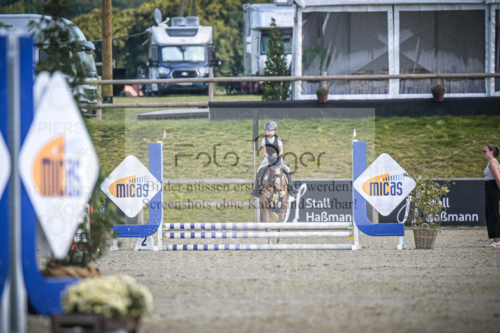 DOS_0720 | Entdecke hochwertige Reitturnierfotos von Foto Oger. Professionell, emotional und authentisch – jetzt Lieblingsmomente im Shop bestellen. - Realisiert mit Pictrs.com