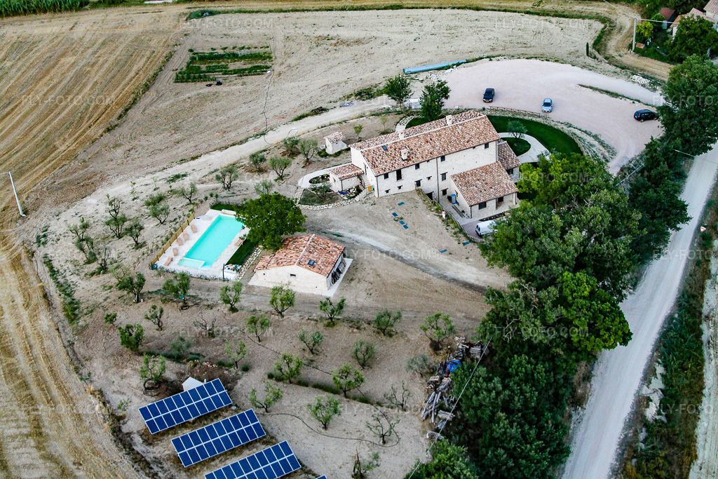 Aerial view: View of the town in San Martino dei Muri in the state The Marches, Italy. – Photo: IMG_43181.jpg taken on 07/16/2011 by Werner Riehm/FLY-FOTO.com – Resolution of the original: 4272 x 2848 px