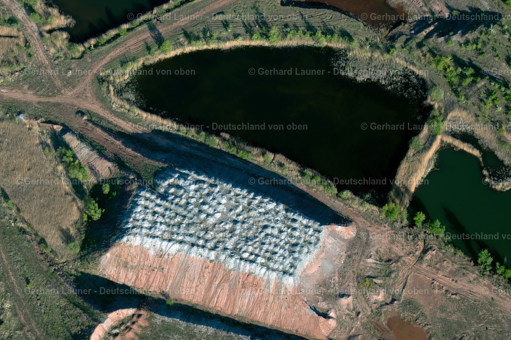 4026084 | ERFURT 06.05.2020 Uferbereiche der Teichanlagen zur Fischzucht im Ortsteil Hohenwinden in Erfurt im Bundesland Thüringen, Deutschland. // Shore areas of the ponds for fish farming in the district Hohenwinden in Erfurt in the state Thuringia, Germany. Foto: Gerhard Launer