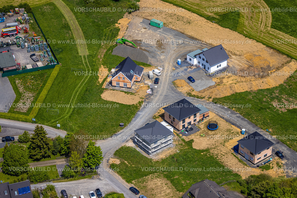 Sundern230504923Stockum | Luftbild, Baustelle mit Neubau Wohnhäuser am Rothländer Weg und Unterm Dorfe, Stockum, Sundern, Sauerland, Nordrhein-Westfalen, Deutschland