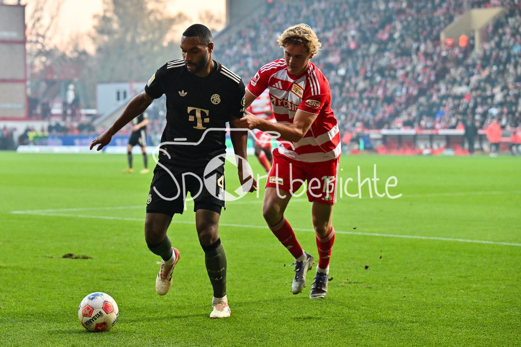 1. FC Union Berlin - FC Bayern München | Berlin, DEUTSCHLAND - 8. NOVEMBER: im Duell Jonathan TAH (FC Bayern Munich 4) und Tom ROTHE (Union Berlin 15) während dem Bundesligamatch zwischen dem 1. FC Union Berlin und dem FC Bayern München am 10. Spieltag im Stadion an der alten Försterei am 8. November 2025 in Berlin, Germany / DFL REGULATIONS PROHIBIT ANY USE OF PHOTOGRAPHS AS IMAGE SEQUENCES AND/OR QUASI-VIDEO