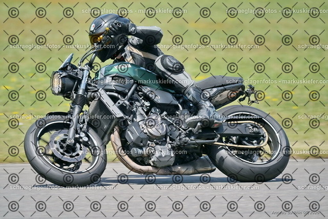 26BT02-1975 | markuskiefer.com - Realisiert mit Pictrs.com