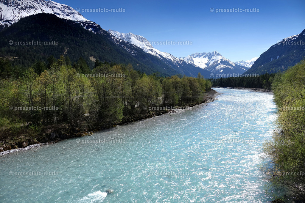 welltvi-Lechfluss-01Mai2019-Stanzach_DSD00294 | Info aus dem Bezirk Reutte/Ausserfern Tirol sowie eine umfangreiche Bilddatenbank über die gesamte Region: Lechtal, Talkessel Reutte, Tannheimertal, Zwischentoren. Lech, Plansee, Zugspitze, Grenztunnel, B179, Fernpassstraße, Verkehr, Lawinen, Tradition, - Realisiert mit Pictrs.com