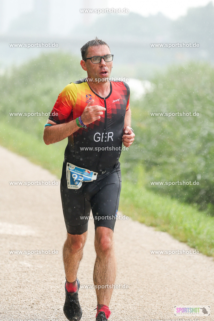 LUR_1290 | 34. M-net Erlanger Triathlon 2025 #erlangertriathlon  #mnettriathlon2025 #mnettriathlon #team #olympischedistanz #mitteldistanz #triathlon #maindonaukanal  #erlangertriathlon2025 #yourpictrs #tv1848 #tv1848erlangen  #triathlonbayern #sportinerlangen #demsportverbunden #sportshot_your_pictrs Copyright: www.sportshot.de