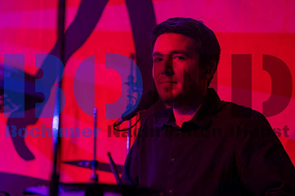 SES_GBAZEC20241227-84 | bond - Realisiert mit Pictrs.com