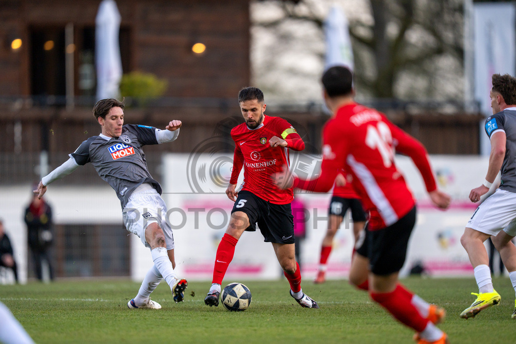 SG Sonnenhof Grossaspach vs. SSV Ulm 1846 Fussball, Fussball, WFV-Pokal, Viertelfinale, 01.04.2026 | Zweikampf zwischen Volkan Celiktas (SG Sonnenhof Grossaspach, #05) und Max Brandt (SSV Ulm 1846 Fussball, #23),SG Sonnenhof Grossaspach vs. SSV Ulm 1846 Fussball, Fussball, WFV-Pokal, Viertelfinale, 01.04.2026