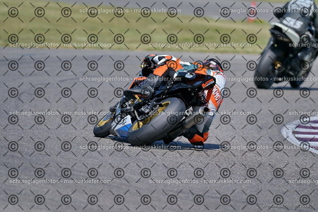 26BT01-1663 | markuskiefer.com - Realisiert mit Pictrs.com