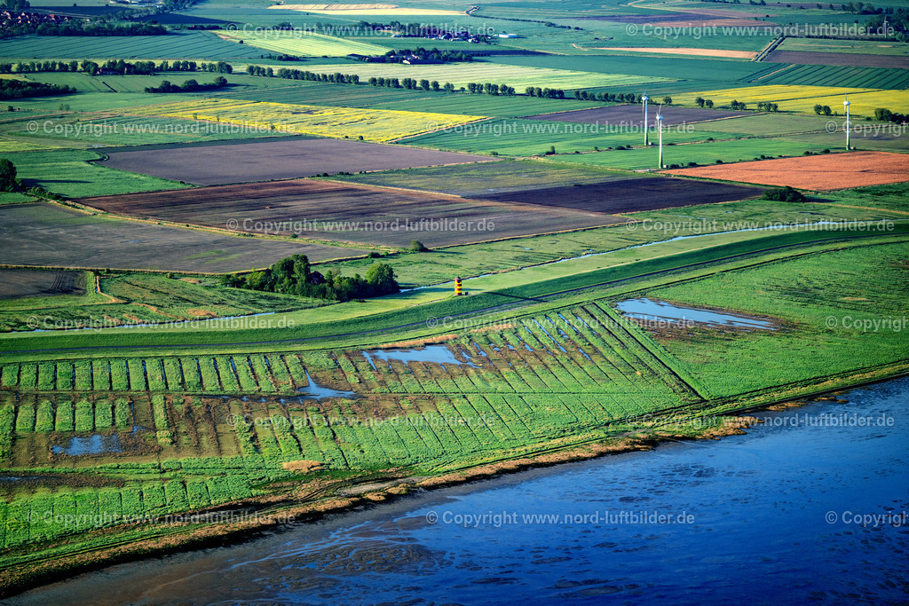 Pilsumer_Leuchtturm_ELS_4739190523 | KRUMMHöRN 19.05.2023 Leuchtturm als historisches Seefahrtzeichen " Pilsum Leuchtturm " in Krummhörn im Bundesland Niedersachsen, Deutschland. Weiterführende Informationen bei: Ostfriesland Tourismus GmbH. // Lighthouse as the historical nautical sign " Pilsum lighthouse " in Krummhorn in the state Lower Saxony, Germany. Further information at: Ostfriesland Tourismus GmbH. Foto: Martin Elsen