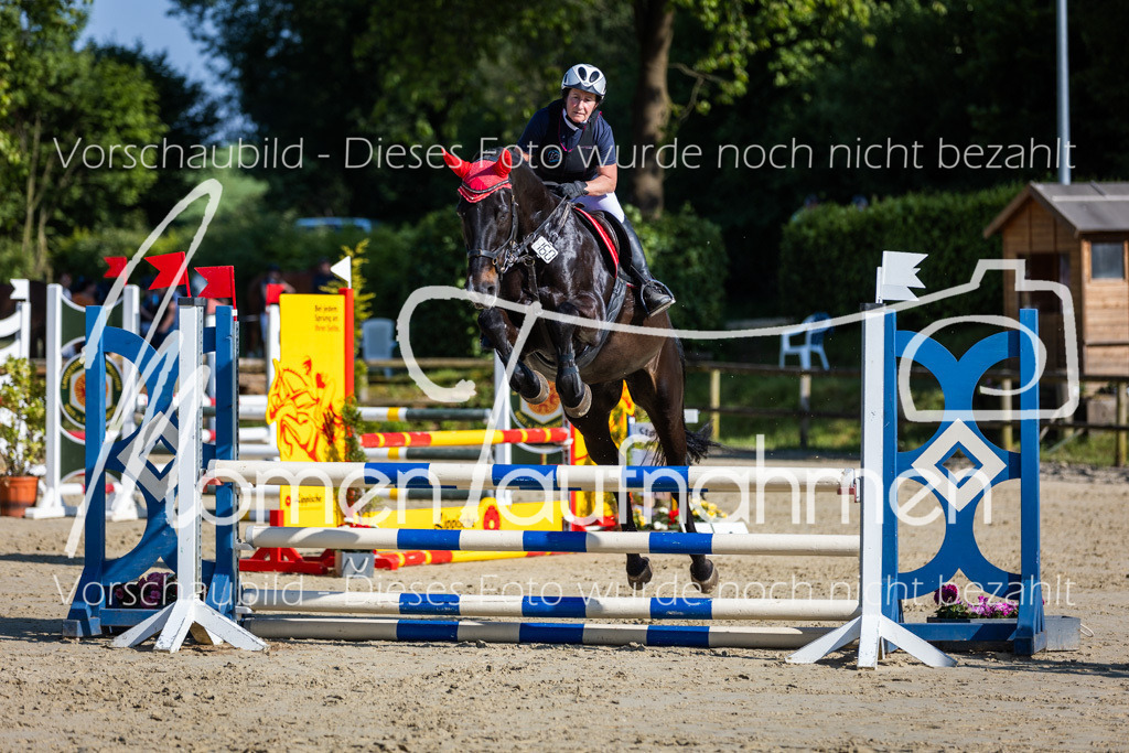 Donop24-ASpr-072 | MomenTaufnahmen Pferdesportfotos