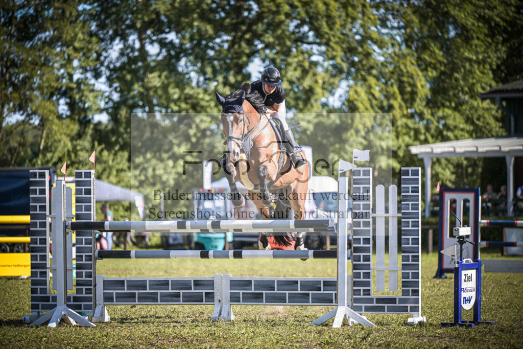 DOS_1169 | Entdecke hochwertige Reitturnierfotos von Foto Oger. Professionell, emotional und authentisch – jetzt Lieblingsmomente im Shop bestellen.Deutschlandweite Turnierfotografie. - Realisiert mit Pictrs.com