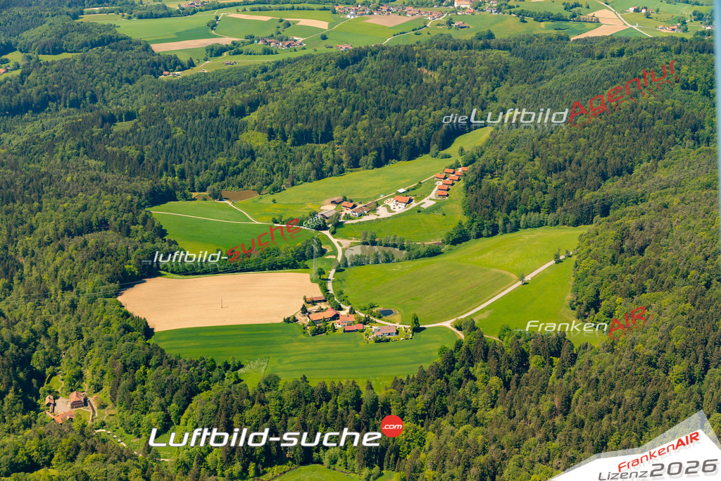 Das Luftbild zeigt : Buchberg Brennberg - Die Luftaufnahme wurde 2024 vom UL-Flugzeug aus erstellt ( keine Drohne ) - Hochauflösende Luftaufnahme - Für grossformatige Ausdrucke geeignet. Die Geschenkidee !Mit Lizenz und Bildrechte bestellbar