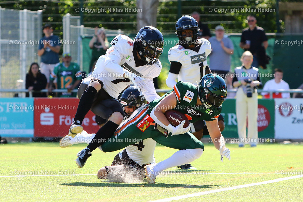 NH_KielBalticHurricanes_BerlinRebels_GermanFootballLeague_22062024 | #6 Henrik Wolk (Kiel Baltic Hurricanes), #7 Robby Kendall (Berlin Rebels)Football I Herren I Erima German Football League I Saison 2024 I 4. Spieltag I Kiel Baltic Hurricanes - Berlin Rebels I 22.06.2024 I Kilia-Sportplätze