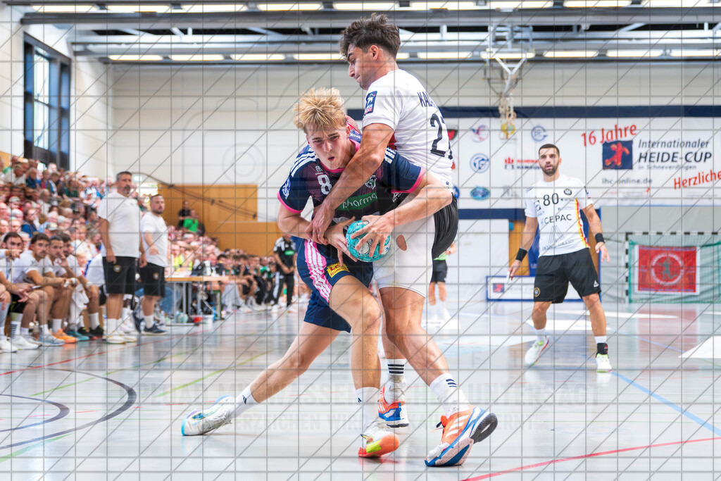 IHC 2026 - TSV Hannover-Burgdorf vs. PAUC Handball | Levi Fielitz (TSV Hannover-Burgdorf #8), Nikolos Kalandadse (Pays d´Aix Université Club Handball #27); IHC 2026 - TSV Hannover-Burgdorf vs. PAUC Handball am 08.08.26 in Sporthalle KGS, Schneverdingen - Realisiert mit Pictrs.com