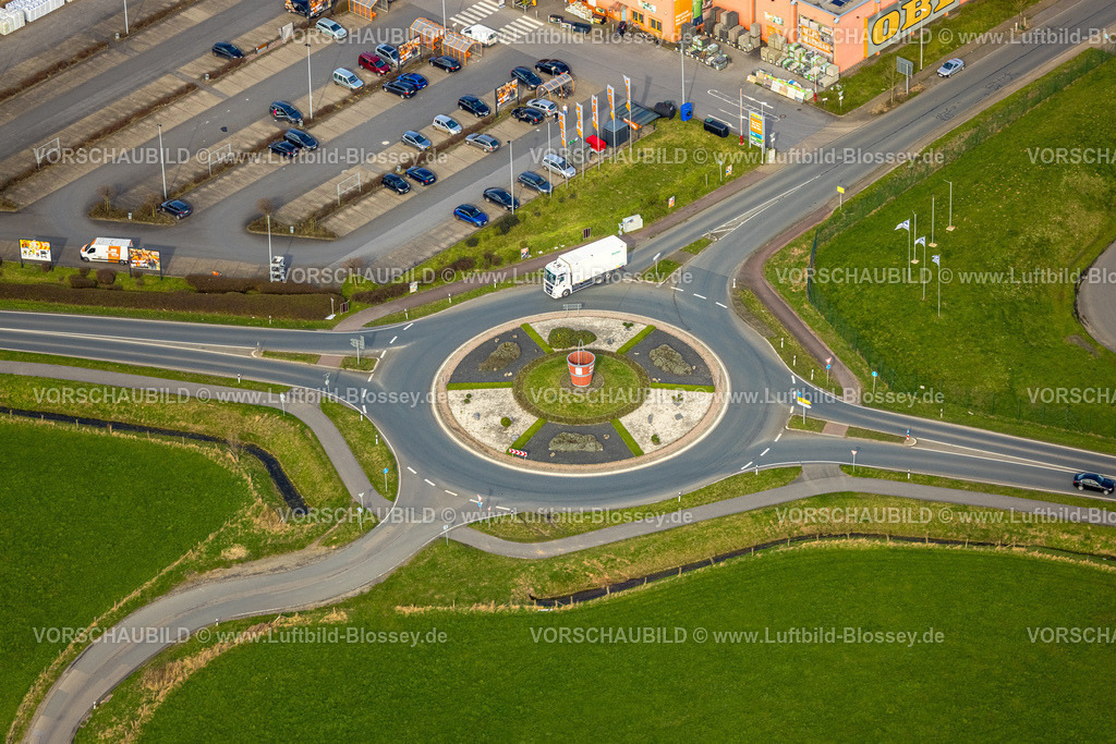 Emmerich240313604 | Luftbild, Straßenverkehr Kreisverkehr mit Emmerich-Eimer Kunstwerk, Budberger Straße, Weseler Straße und Hohe Sorge, Klein-Netterden, Emmerich am Rhein, Nordrhein-Westfalen, Deutschland