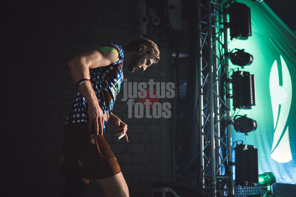 Volleyball | Männer | Saison 2023/2024 | DVV-Pokal Finale | WWK Volleys Herrsching vs. Berlin Recycling Volleys | 03.03.2024 | Daniel Gruvaeus (#2, WWK Volleys Herrsching) beim Einlauf