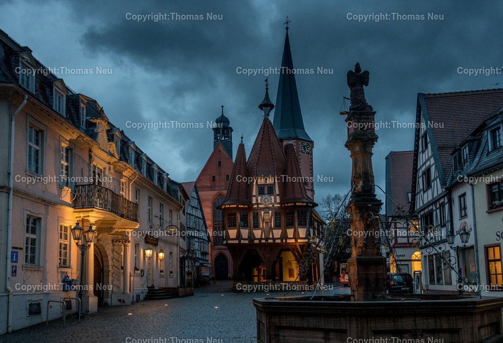 Michelstadt-Altstadt-historisches-Rathaus-Odenwald_Fotografie-Thomas-Neu | Der Marktplatz in Michelstadt im Odenwald mit seinem historisches Rathaus aus dem Jahre 1484