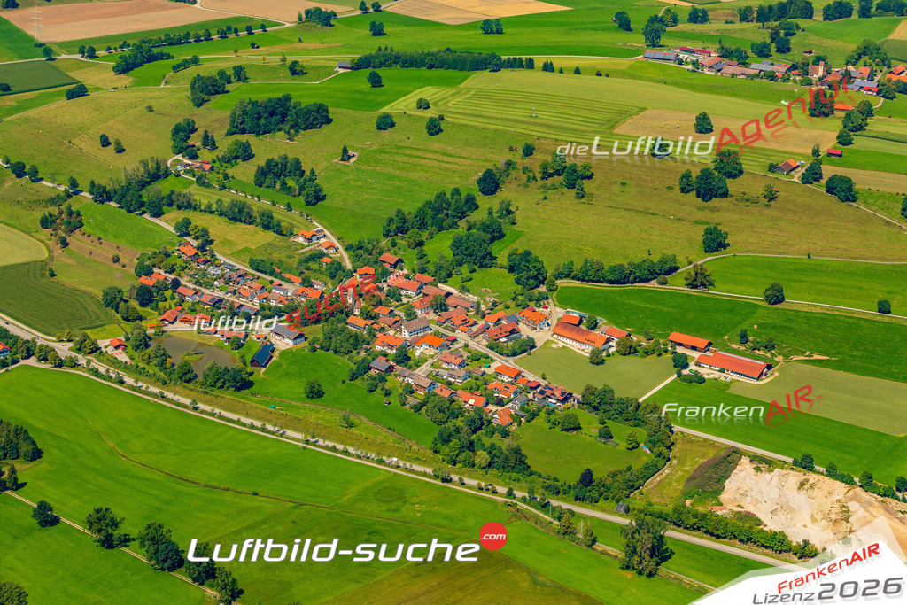 Klassische Luftaufnahme ohne Drohne zeigt:Dürnhausen bei Habach - Die Luftbildaufnahme wurde 2025 vom UL-Flugzeug heraus erstellt ( keine Drohne ) - Hochauflösende Luftaufnahme -Nicht vergleichbar mit Google Maps oder Satelittenbilder- Die Geschenkidee !Mit Lizenz und Bildrechte bestellbar