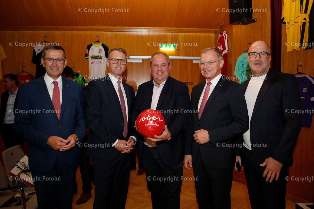 A_LUI_270925_03 | SPORT,FUSSBALL,OOEFV JAHRESHAUPTVERSAMLUNG 2025 WELS 27.09.2025 IM BILD :VL.LANDESRAT ACHLEITNER L,STEFAN SANDBERGER ,ERICH PROELL,LH STELZER UND GERHARD RUMETSHOFER  FOTO.FOTLUI/OOEFV