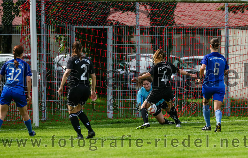2023-09-03_046_Teamware_Cup_2023 | Oberding, Deutschland, 03.09.2023:
Fußball, TS Teamwear Cup 2023, Vorrunde, FC Schwaig gegen FC Langengeisling, Endergebnis: 

Foto: Christian Riedel / fotografie-riedel.net