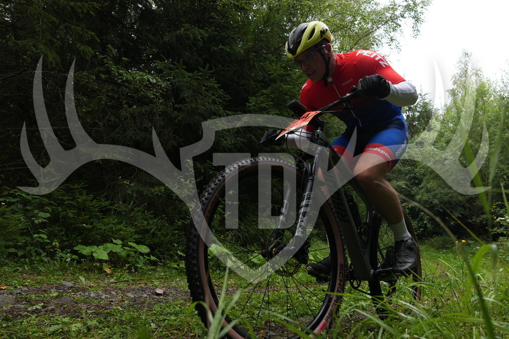 A6703499 | Fotogalerie der Treibjagd im Dunkelwald - Dein MTB Etappenrennen im Erzgebirge - Realisiert mit Pictrs.com